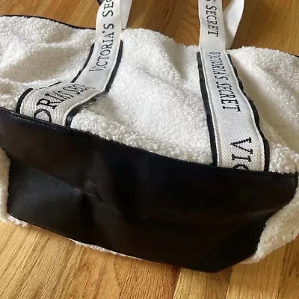 Victoria's Secret Sherpa Tote Bag - Picture 4 of 4